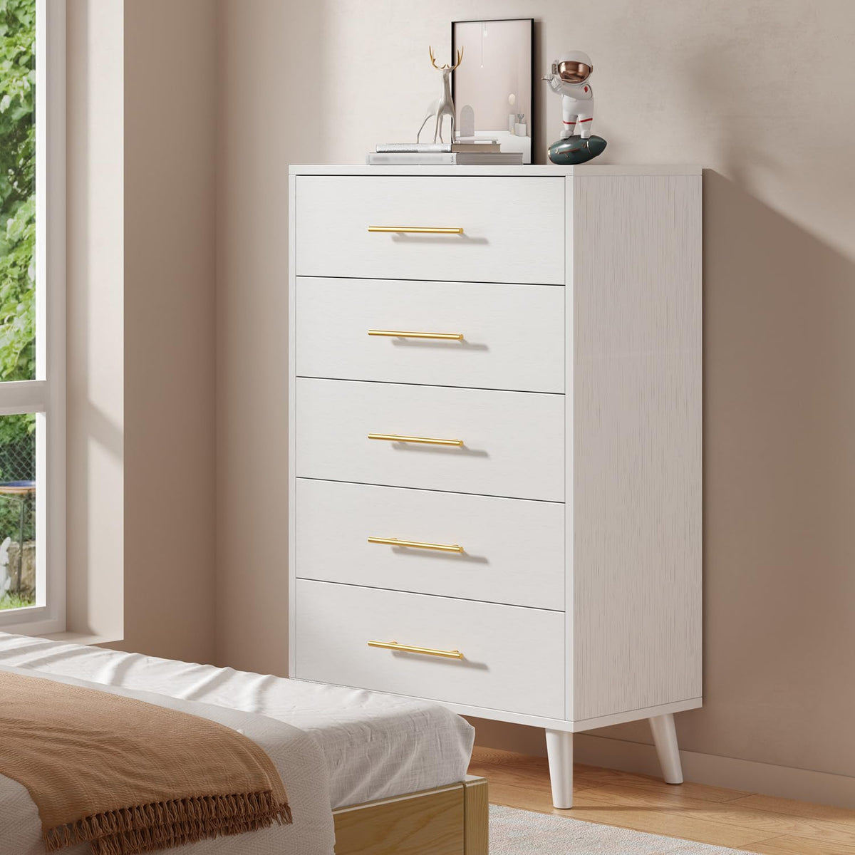 White 5 Drawer Dresser R912